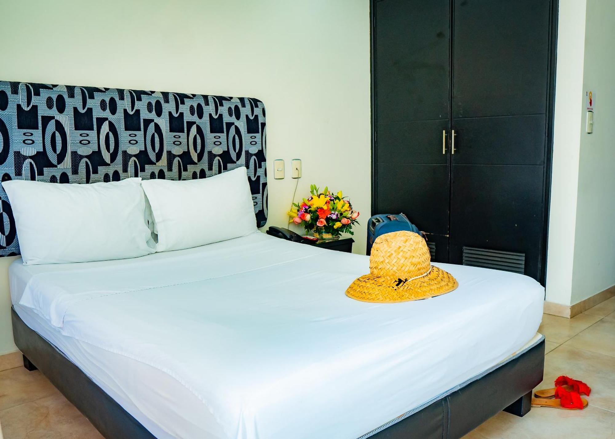 Kalina Hotel Girardot Kültér fotó