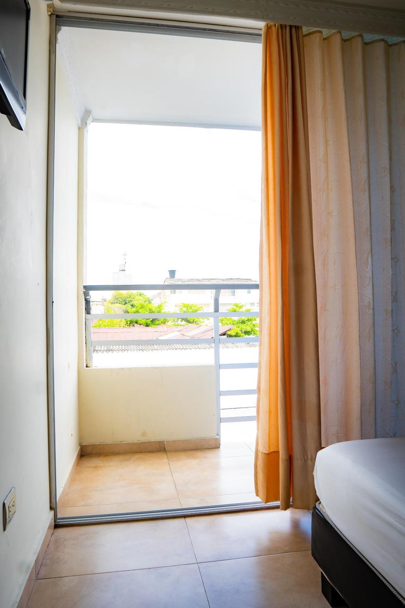 Kalina Hotel Girardot Kültér fotó