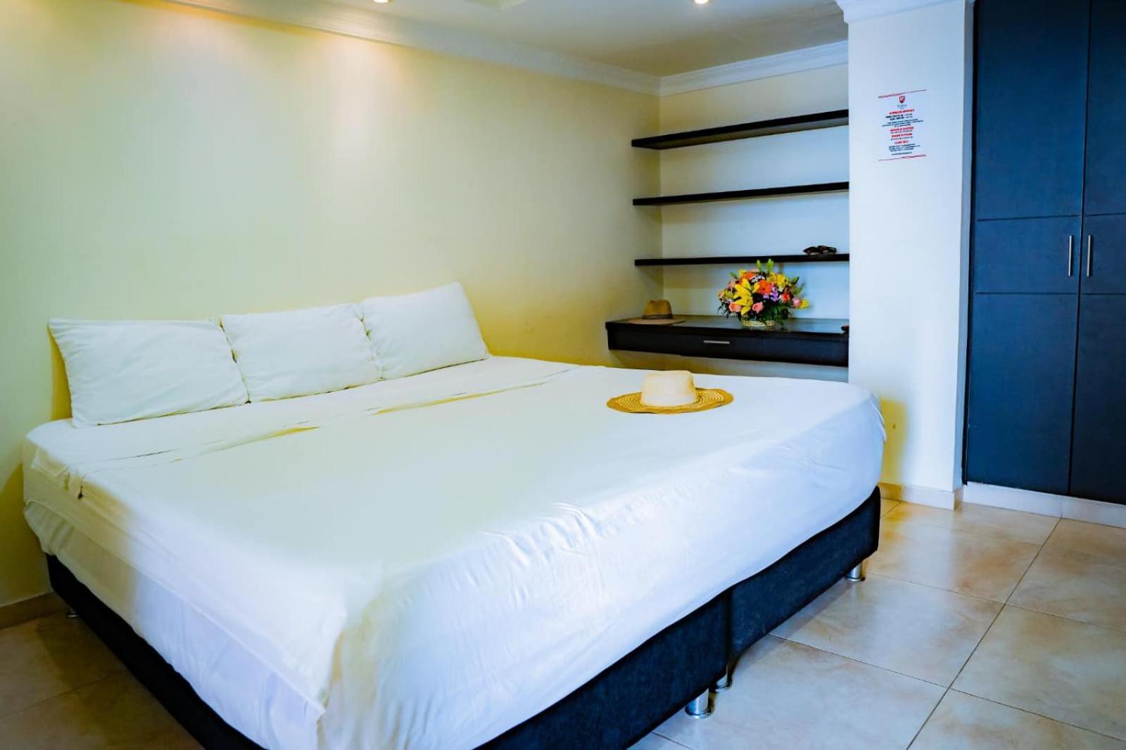 Kalina Hotel Girardot Kültér fotó