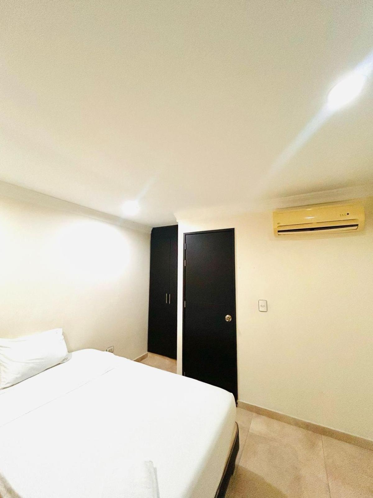 Kalina Hotel Girardot Kültér fotó